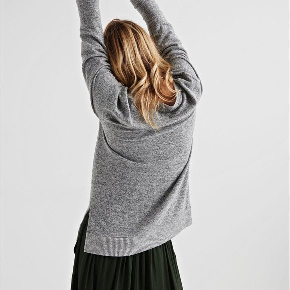 NWT Grey Lucky Brand V-Neck Cloud Tunic Sweater - Picture 4 of 4